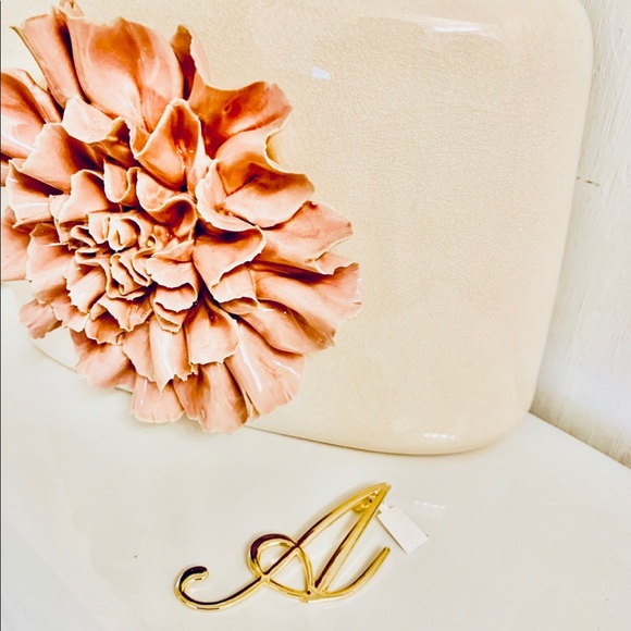 🆕 Cursive Large Initial “A” Necklace ⚜️ - Picture 2 of 3